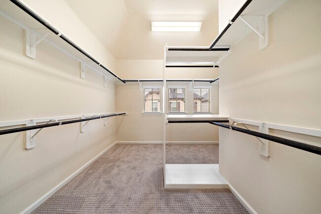 Building Photo - 9910 Spring Shadows Park Cir