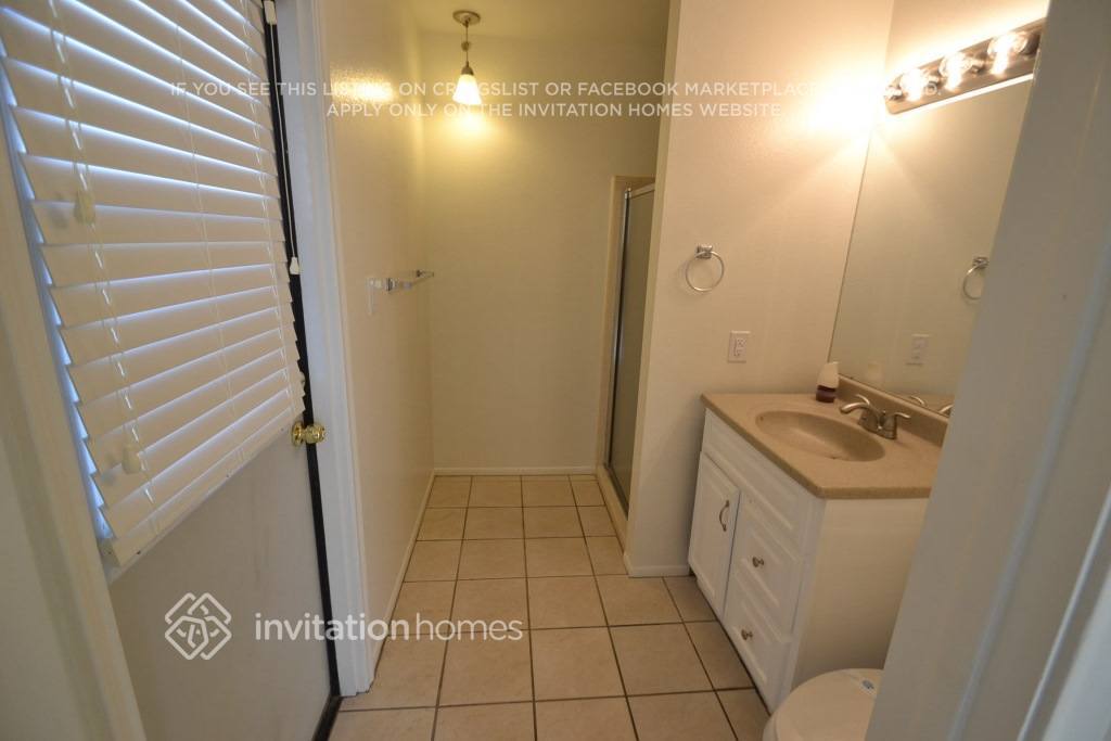 Building Photo - 4220 W Mission Ln