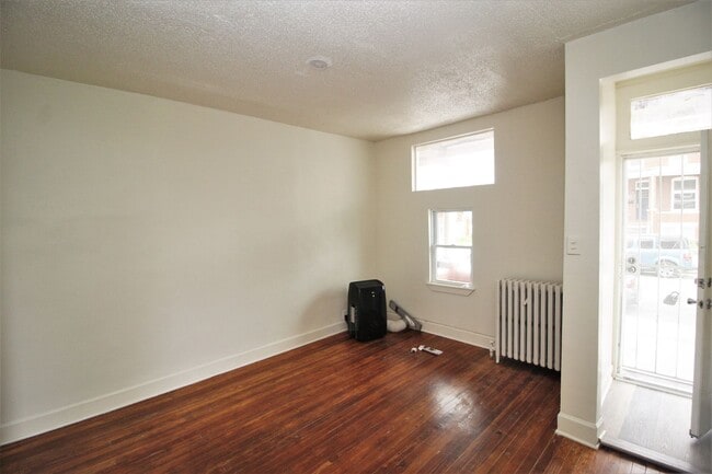 Building Photo - Nice EOG Coldstream Homestead Montebello 3bd/1ba w/ W/D! Available now