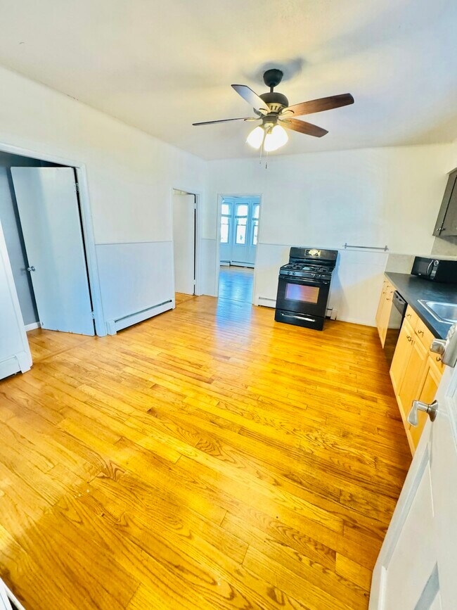 Building Photo - 74 Vernon St