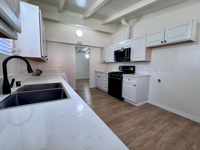 Building Photo - Remodeled 3 bedroom in Sylmar