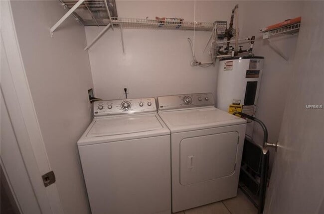 Building Photo - 2 Bedroom / 2 Bathroom Upstairs Condo with Large Screened Covered Porch