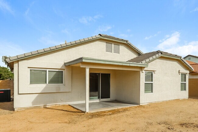 Building Photo - 15189 W Woodlands Ave