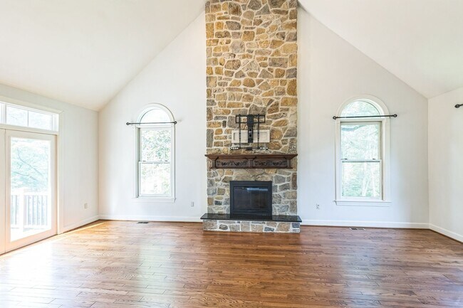 Building Photo - Spacious 5BR House in Pottstown