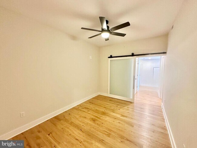 Building Photo - 1211 Van St SE