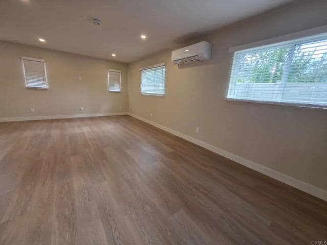 Building Photo - 10579 Oak Creek Dr