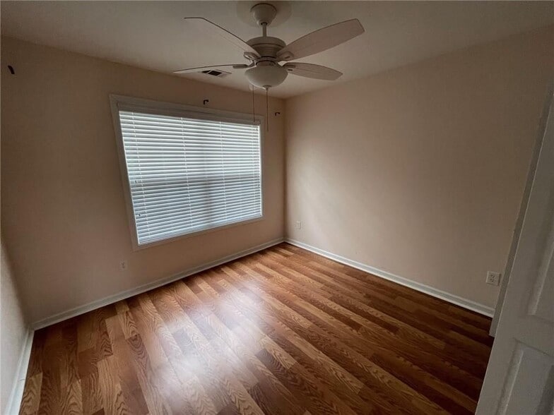 Building Photo - 2369 Suwanee Pointe Dr