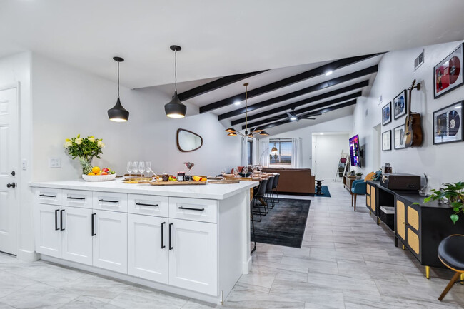 Building Photo - 131 Mescal Loop