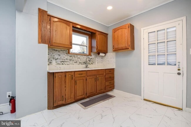 Building Photo - 2612 Olyphant Ave