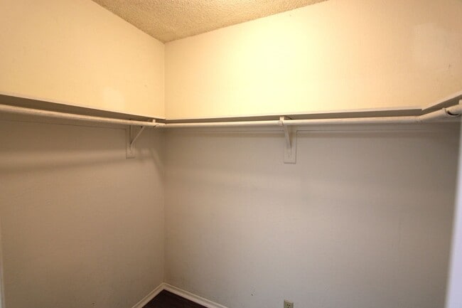 Building Photo - Upstairs 2-Bedroom Condo in South Redlands!