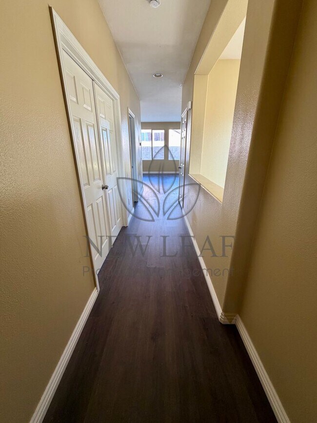 Building Photo - 4 bedroom 3bath 3 car garage in Victorville