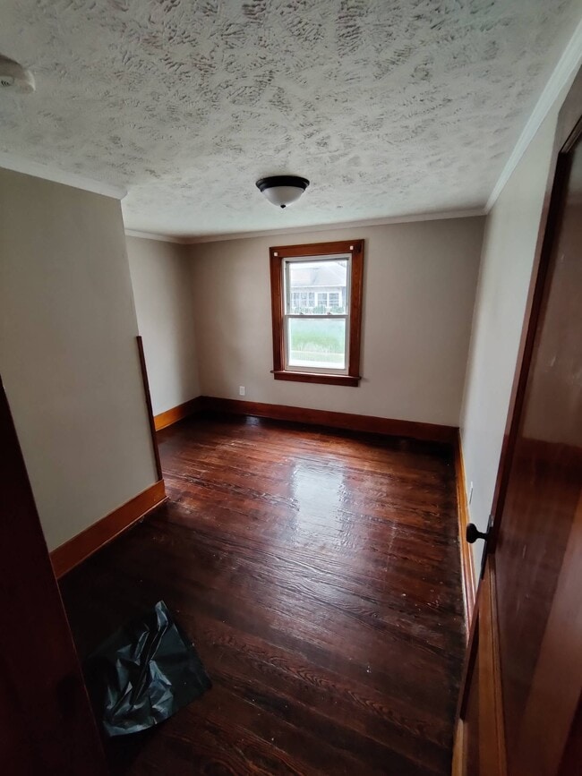 Building Photo - 127 E Woodside St