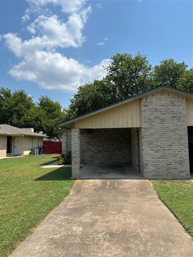Building Photo - 9603 Teasdale Terrace
