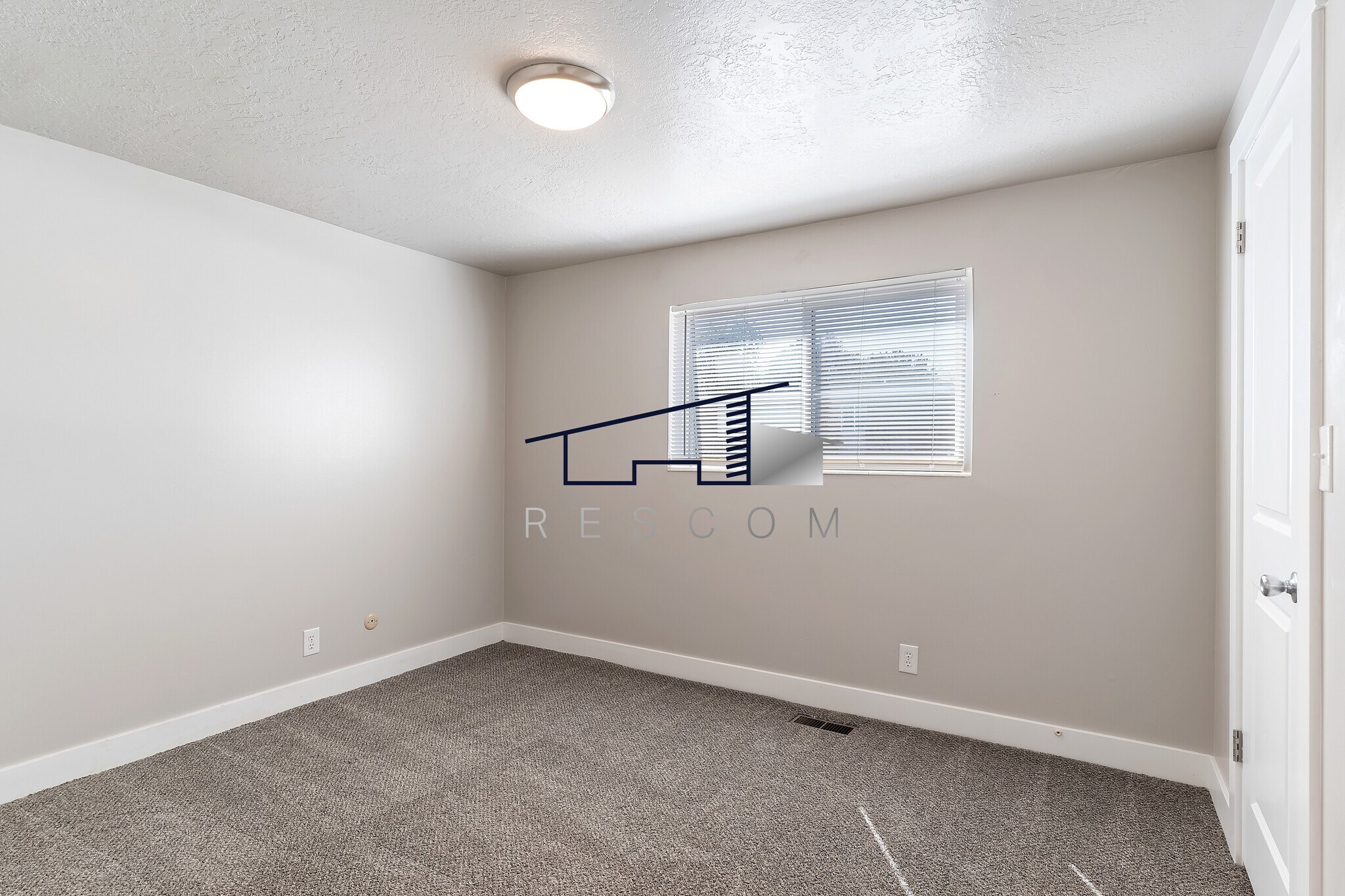 Building Photo - 447 W 4900 S