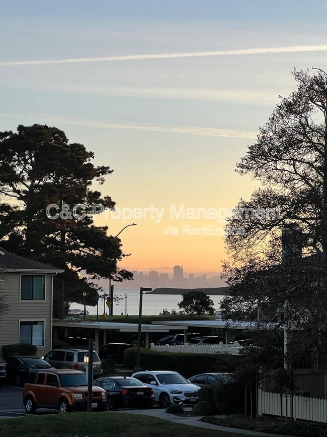 Building Photo - 88 Lakeshore Ct