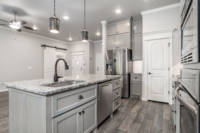 Building Photo - Beautiful Home in Woodland Park