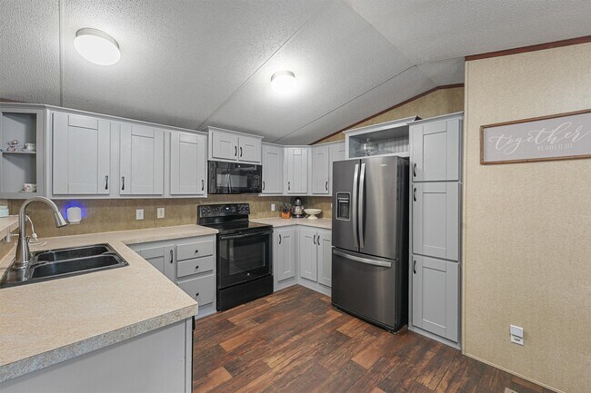 Building Photo - 106 County Road 3755