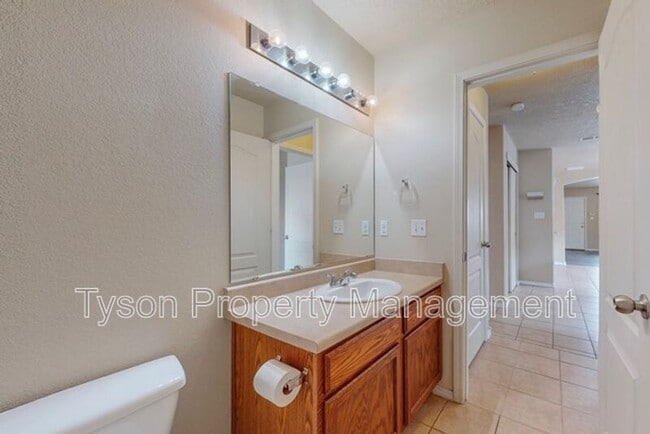 Building Photo - 3739 Clear Creek Rd