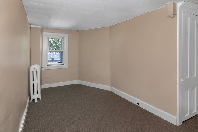 Building Photo - 25 Greenview Ave