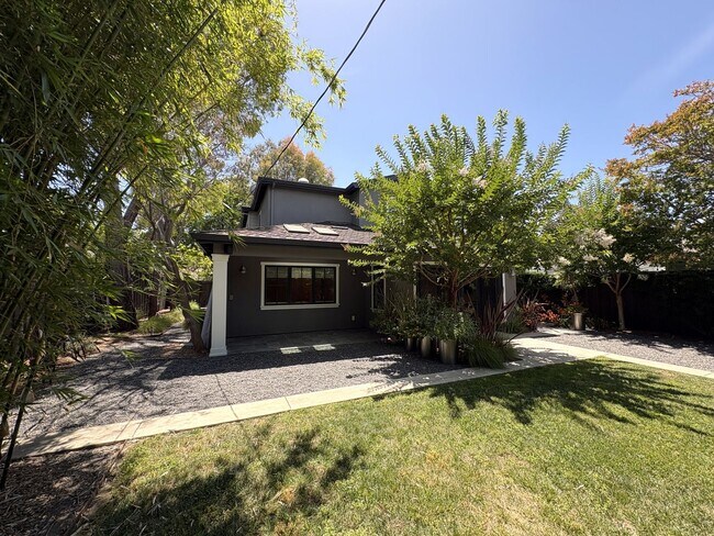 Building Photo - Spacious 5BR/3.5BA Palo Alto Home with Gourmet Kitchen & Large Backyard