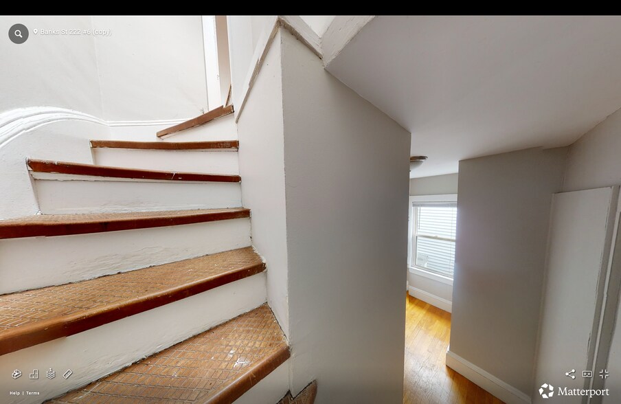 Building Photo - 208 Banks St