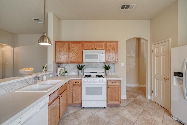 Building Photo - 1303 Ridgewood Dr