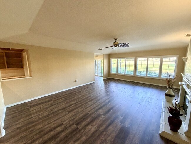Building Photo - 38441 Oaktree Loop