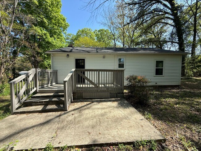 Building Photo - 1229 Jenkins St