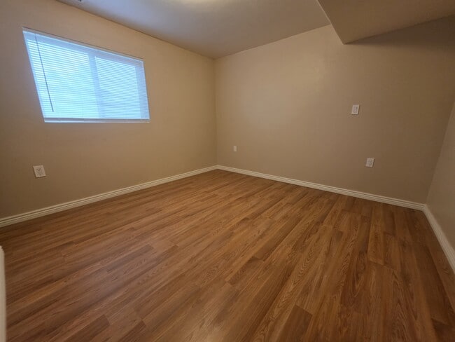 Building Photo - 360 Belaire Cir