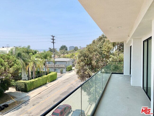 Building Photo - 1822 Overland Ave