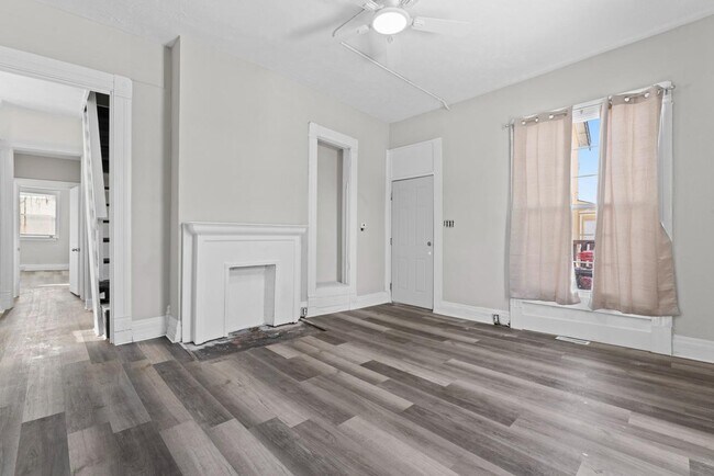 Building Photo - 111 S Vine St