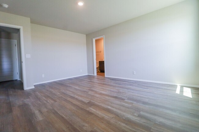 Building Photo - Recently Built Home with Pond View! 4 Bed 2 Bath Broken Arrow