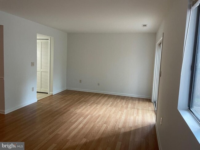 Building Photo - 1358 Hazel Nut Ct