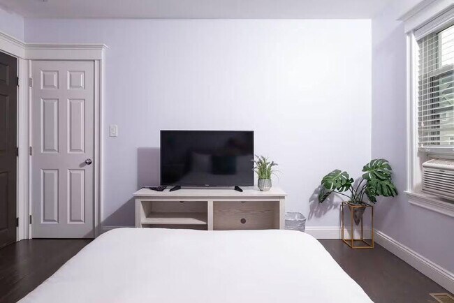 Building Photo - 22 Thurman St