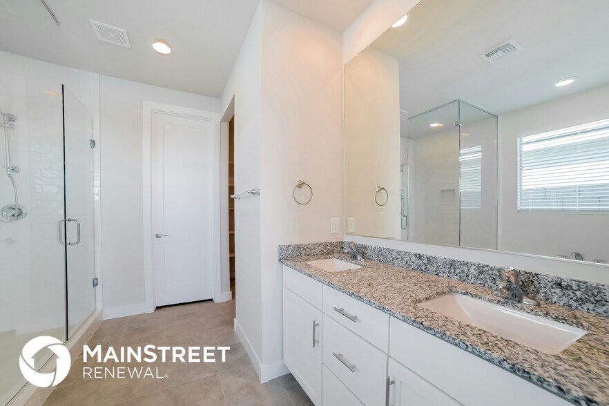 Building Photo - 8712 S 69th Dr