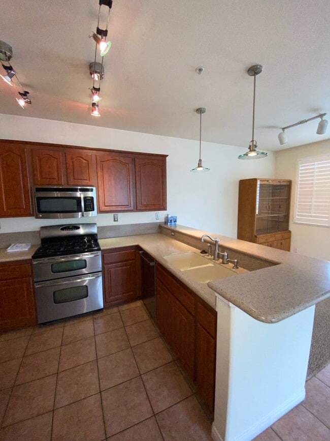 Building Photo - Beautiful 2 Bedroom 2 Bath Condo in the heart of Rancho San Diego!