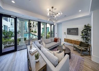 Building Photo - 32 SE 2nd Ave