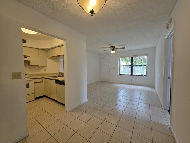 Building Photo - 4709 Lucerne Lakes Blvd E