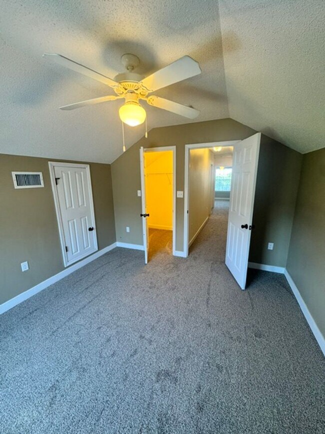 Building Photo - Spacious 4 Bedroom in South Crestview!