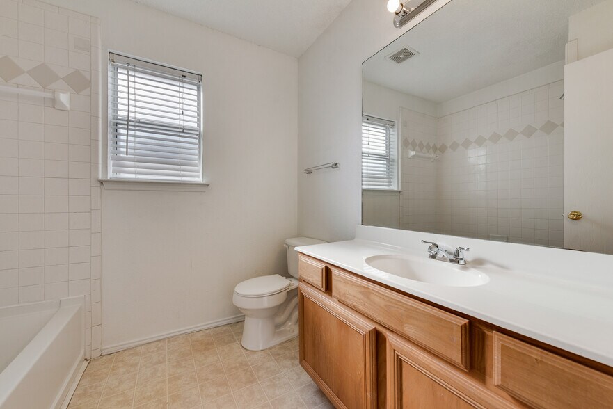Building Photo - 512 Asbury Dr