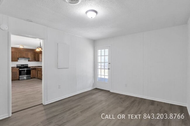Building Photo - 301 Sprucewood Dr