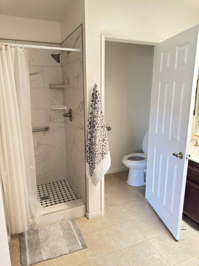 Building Photo - 2890 Summer Set Cir