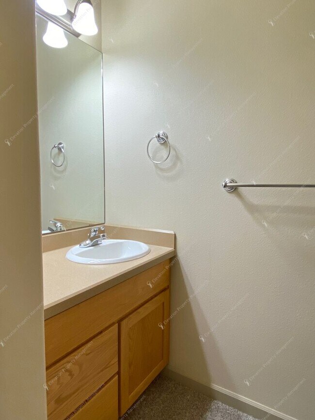 Building Photo - 2597 NW High Lakes Loop