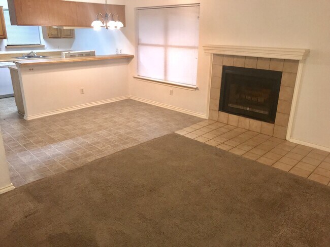 Building Photo - 3-2 DUPLEX! AVAILABLE NOW