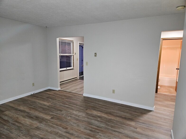 Building Photo - 610 N Wagner Ave