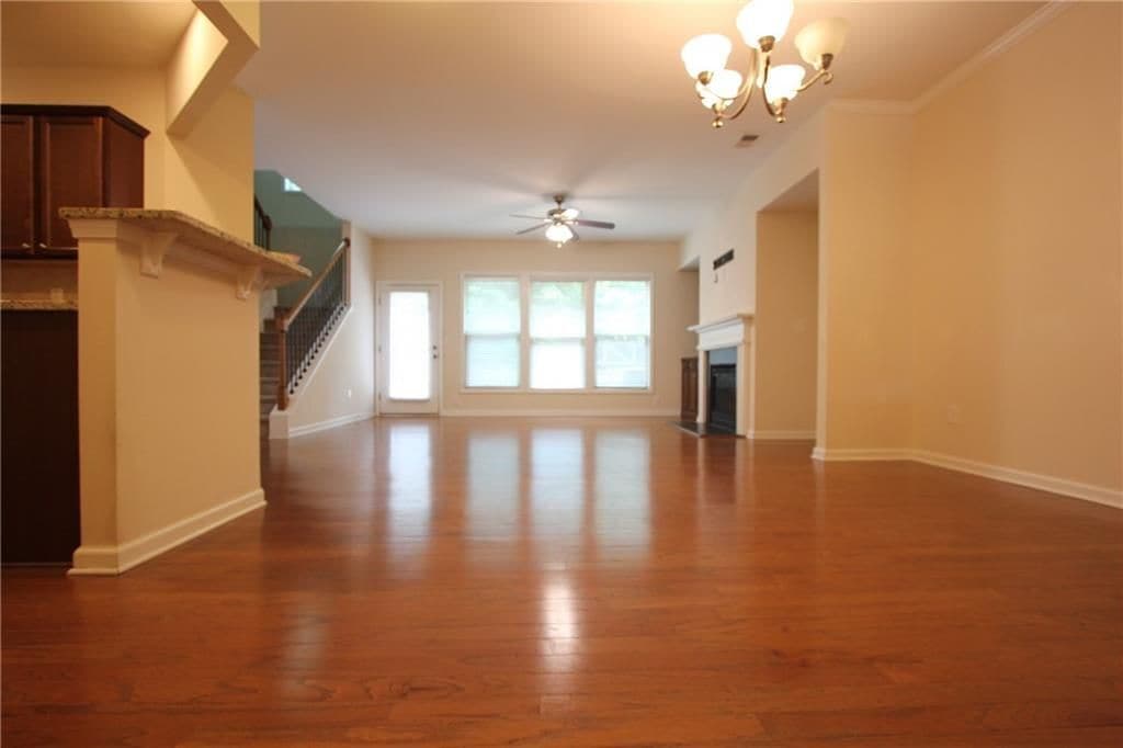 Building Photo - 2132 Greencrest Cir