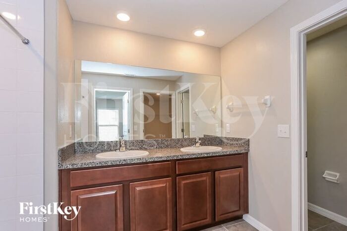 Building Photo - 5028 White Chicory Dr