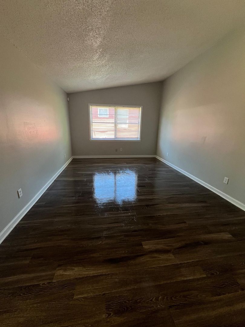 Building Photo - 708 Mohawk Ave