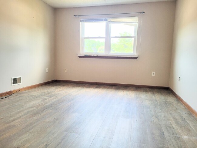 Building Photo - 1103 Twin Circle Dr