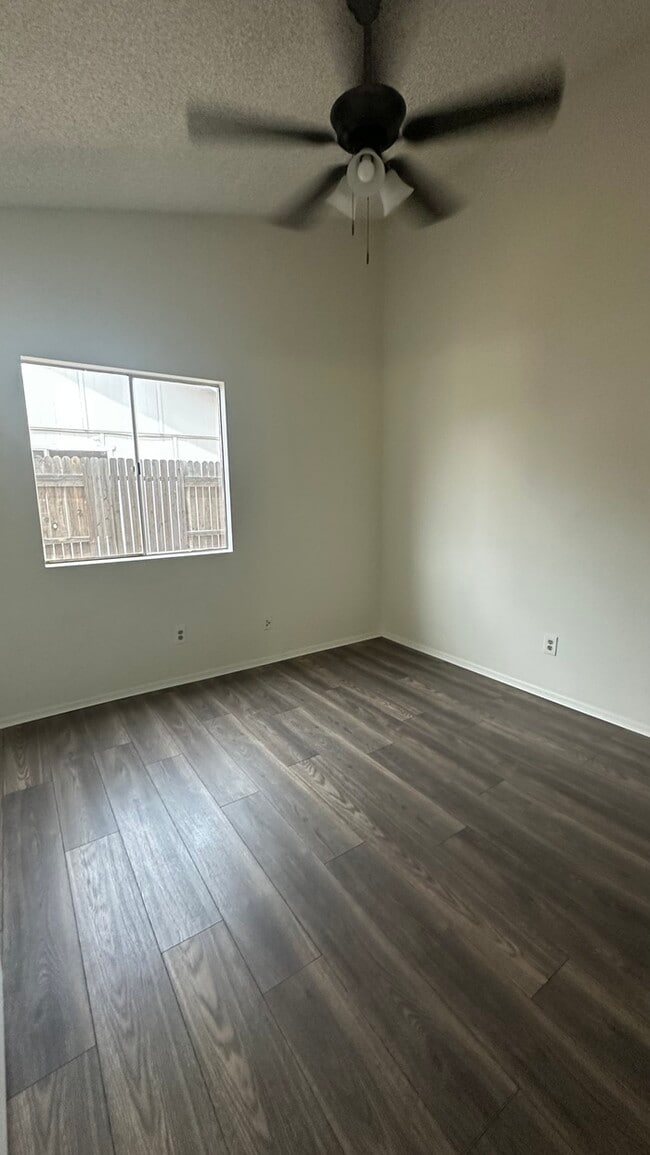 Building Photo - North Phoenix 2 bedroom Duplex